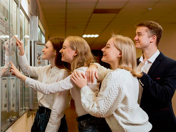 Количество абитуриентов, подавших документы с помощью сервиса «Поступление в вуз онлайн», за год выросло в 2 раза — Минцифры