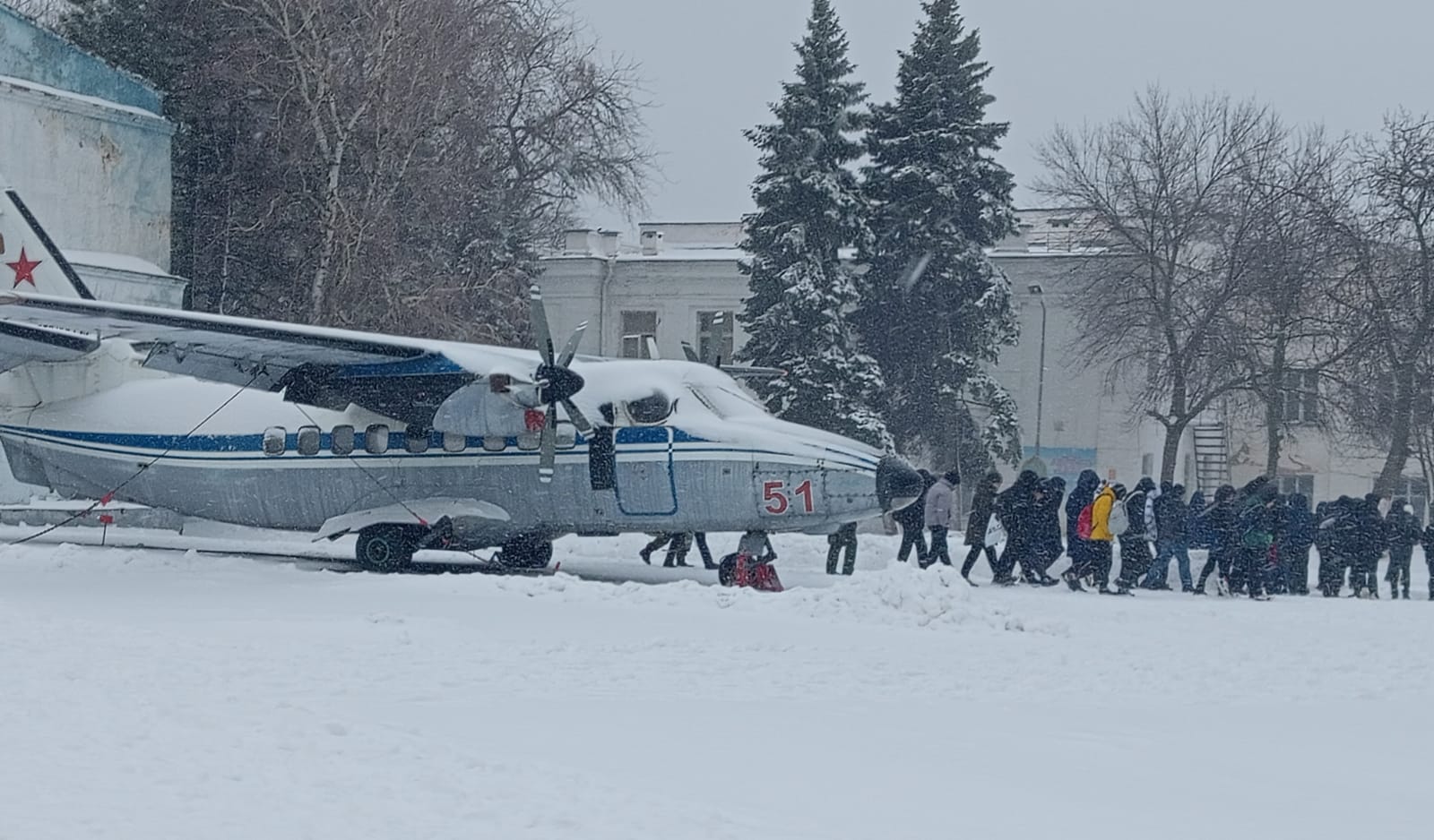 Школьникам Ростова-на-Дону рассказали об особенностях армейской жизни