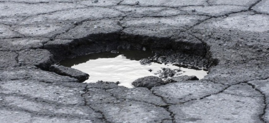 В Ярославле возбудили уголовное дело по статье за мошенничество после некачественного ремонта дорог