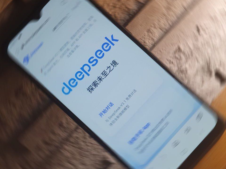 DeepSeek представила оптимизированную под китайские чипы модель V3.1