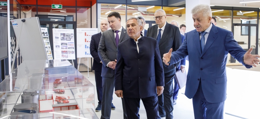 Компания FLAMAX и КГАСУ представили президенту Татарстана Рустаму Минниханову совместную разработку по линии импортозамещения в сфере водоснабжения и систем безопасности