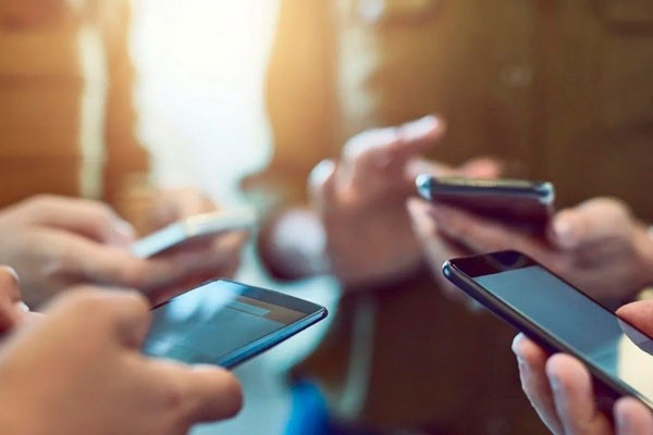 ФАС велела операторам связи отменить плату за раздачу интернет-трафика со смартфонов