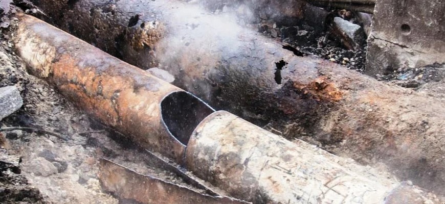 Петербуржцы в Красносельском районе остались без воды из-за прорыва трубы