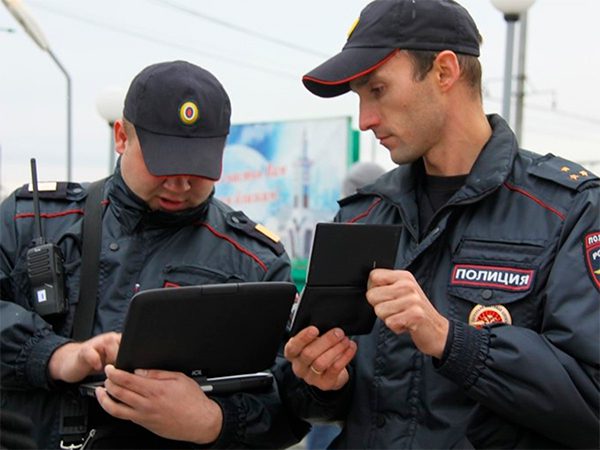 Правительство выступило против законопроекта о предъявлении документов полиции в мобильных «Госуслугах»