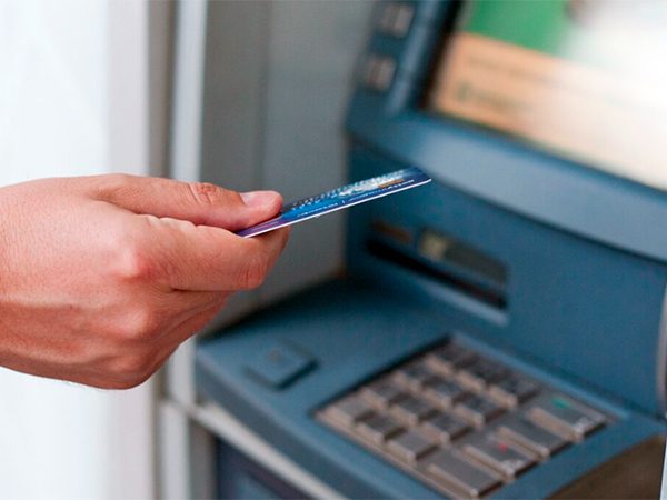 Центробанк определил признаки мошеннических операций при снятии наличных в банкоматах