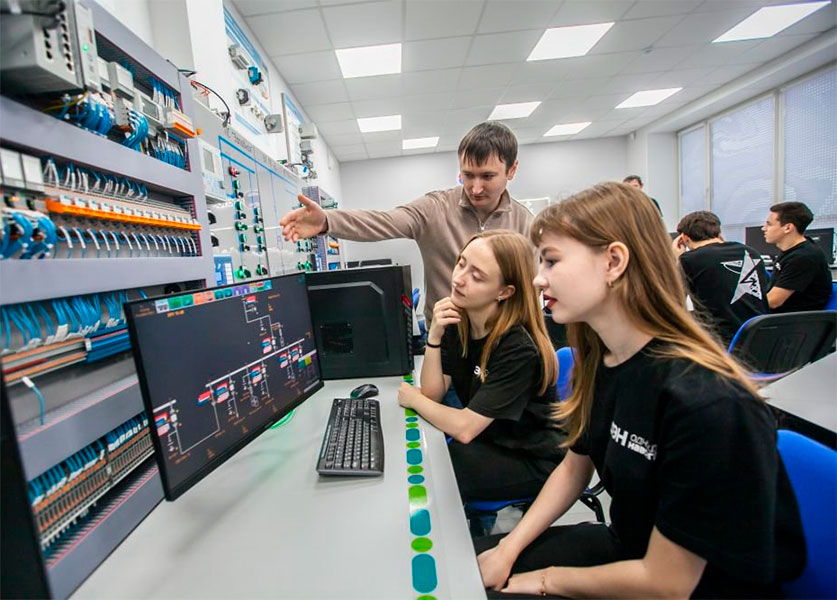 Премьер-министр РФ пообещал увеличить финансирование передовых инженерных школ в 4 раза