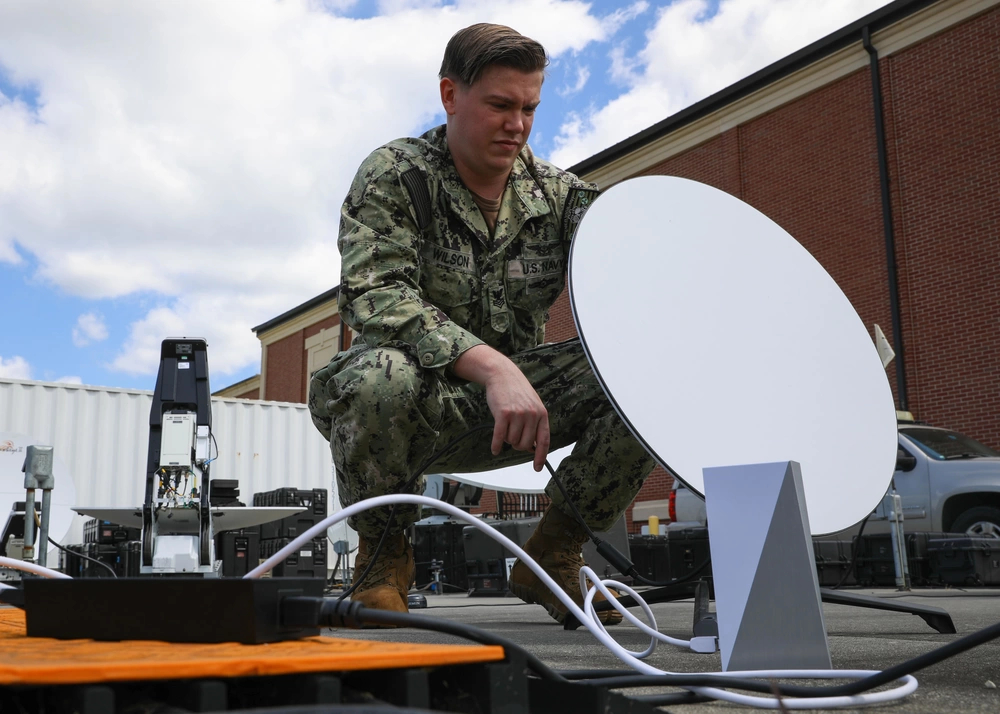 Пентагон заявил о намерении принудить коммерческие компании обслуживать военных