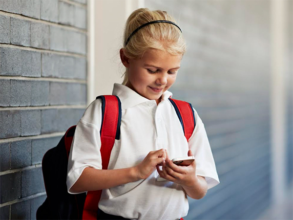 Родители, а не школа или СМИ должны учить детей безопасности в Сети – опрос