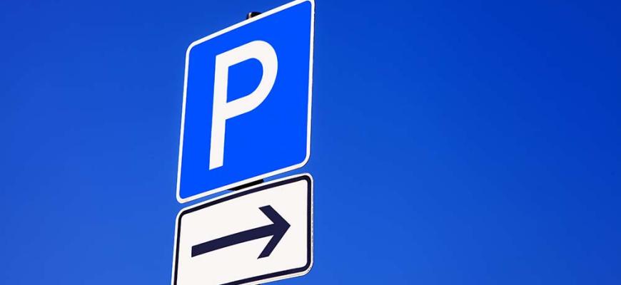 Мундеп Киселев перечислил проблемы зон платных парковок в Петербурге