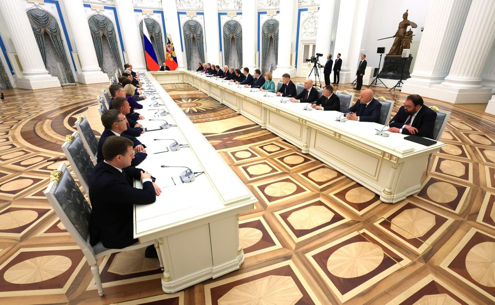 Президент России подписал указ о назначении членов правительства