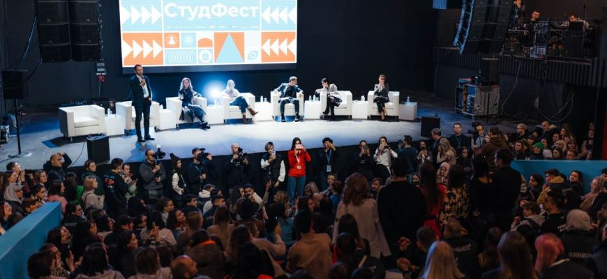 Блогеры из новых российских территорий посетили СтудФест и блогерский Форум в Санкт-Петербурге