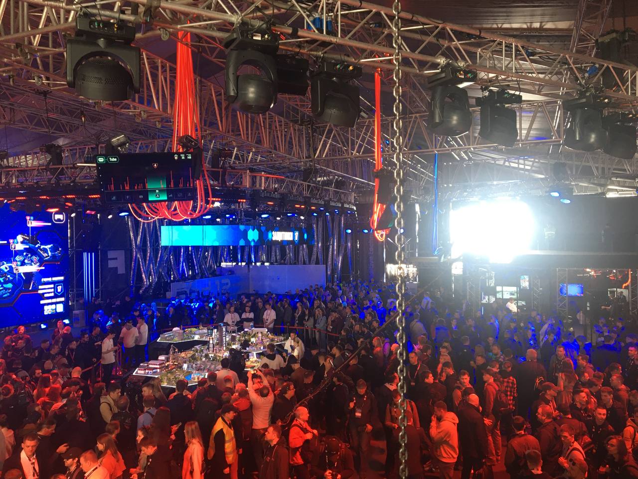 Не выстояла ни одна отрасль экономики в Государстве F — как прошел Standoff 11