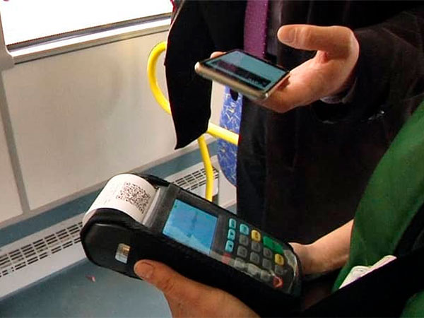 В России начинается экспериментальное использование виртуальных социальных карт в общественном транспорте – постановление