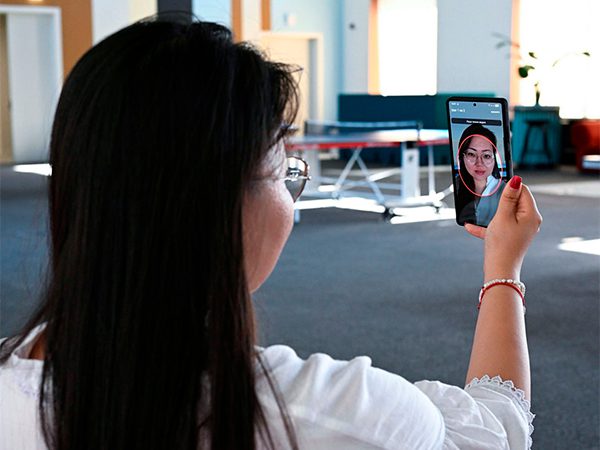 В мобильное приложение «Госуслуги Биометрия» внедрён ИИ-ассистент – правительство