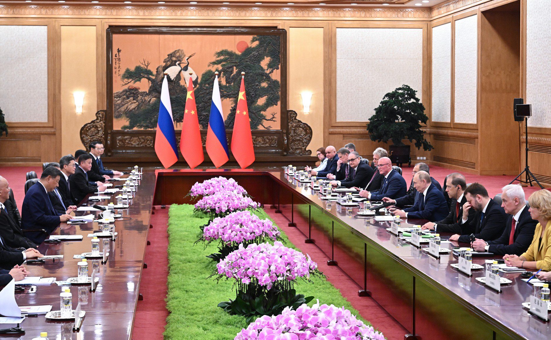 В ходе визита Владимира Путина в Китай подписаны документы, связанные с наукой, космосом и цифровыми технологиями