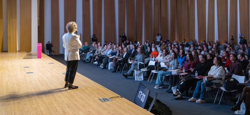 «RUSSIAN INTERIOR WEEK 2025»: онлайн и офлайн форматы соединяют дизайнеров страны