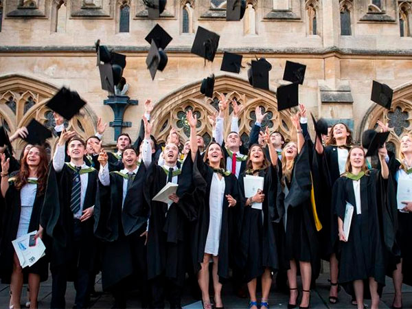 Утверждены правила формирования реестра для дистанционного признания в РФ зарубежного образования