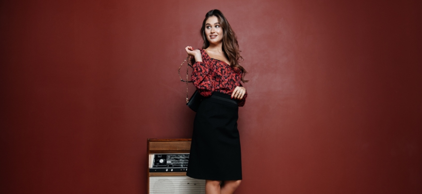 Яркие ткани и разный рукав: какие блузки помогут быть модной и сохранят деловой стиль