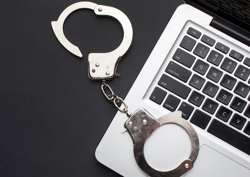 Рекомендательные алгоритмы Instagram активно продвигают сообщества педофилов — СМИ