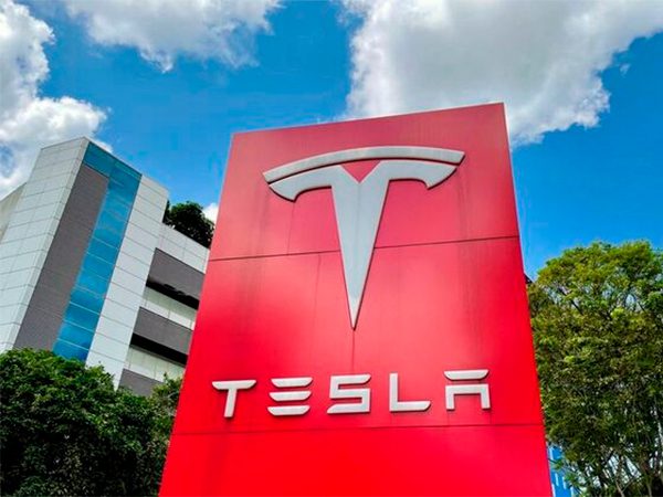 Tesla приступила к массовым увольнениям персонала