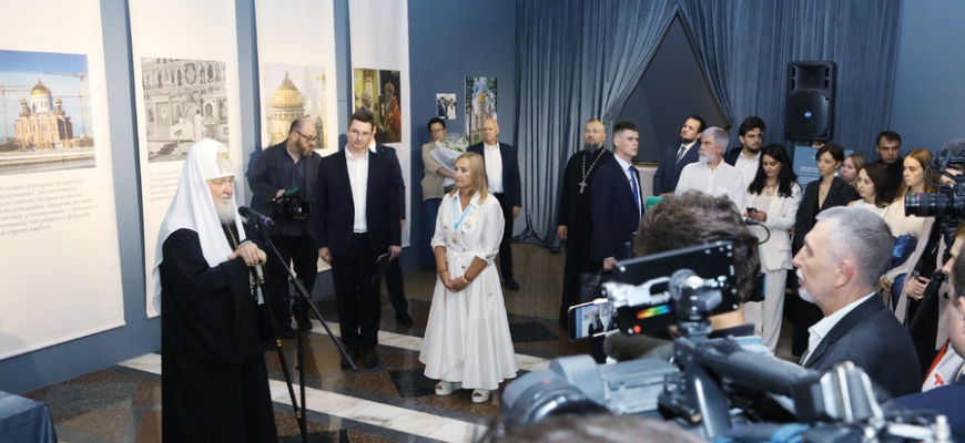 В Храме Христа Спасителя открыта выставка о духовном и культурном наследии Юрия Лужкова