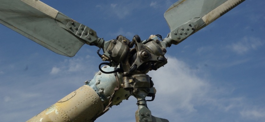 В программу учебных сборов Авиалесохраны были включены спуски с нового вертолета Ми-8МТВ-1