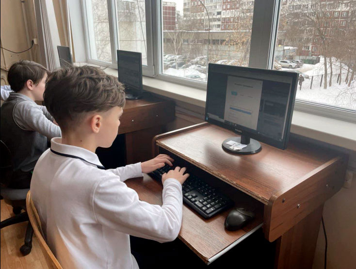 Доклад главы Минцифры президенту России накануне 1 сентября: подготовка кадров и Интернет в школах